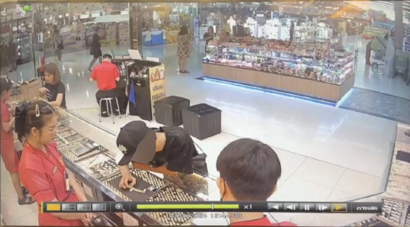 รวบแล้ว โจ๋วัย 17 ปี ก่อเหตุชิงทอง 5 บาท ในห้างดัง ย่านรัชดา
