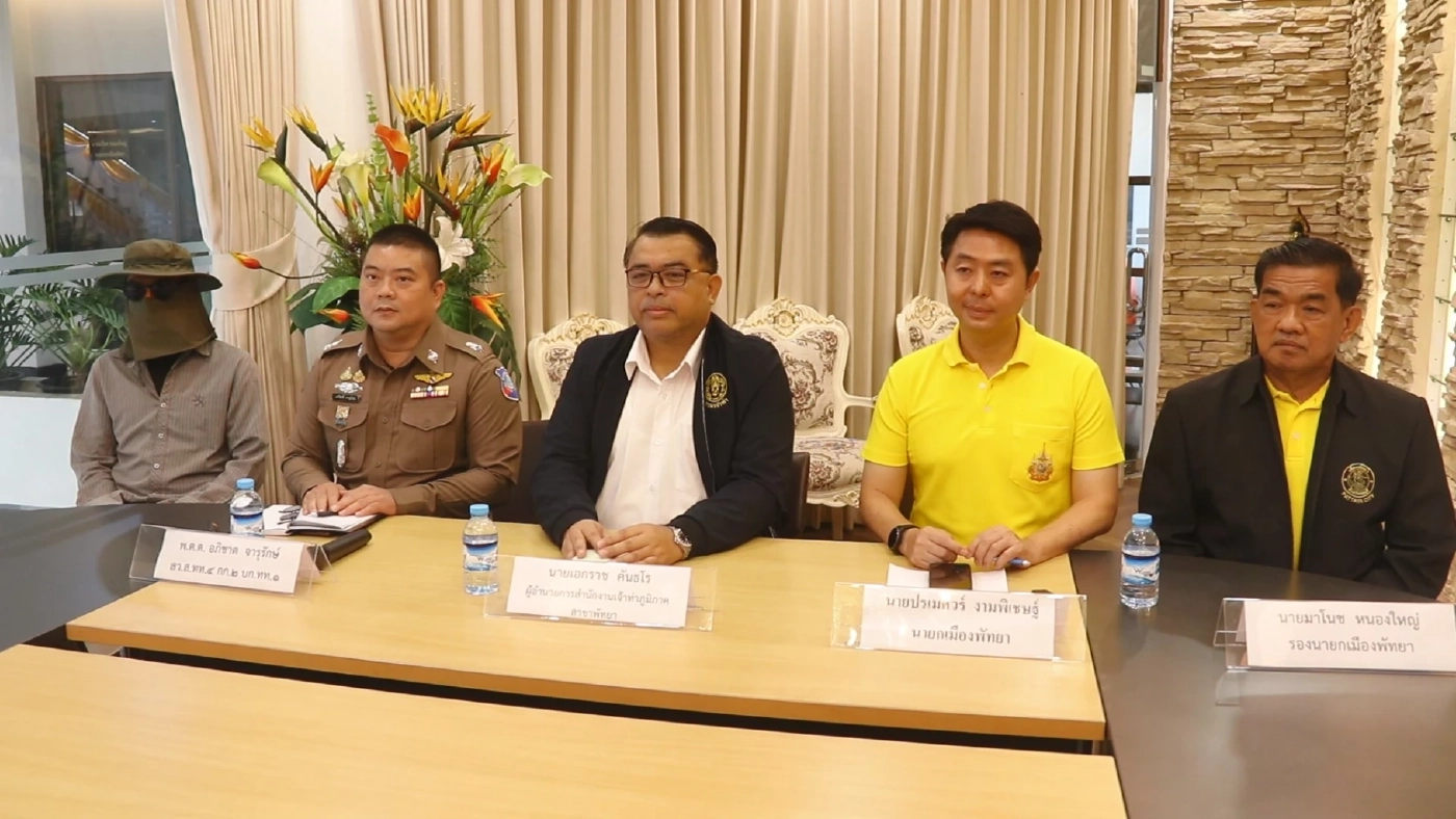 เจอข้อหาอ่วม หนุ่มโชว์ถ่ายหนักกลางทะเลเกาะล้าน