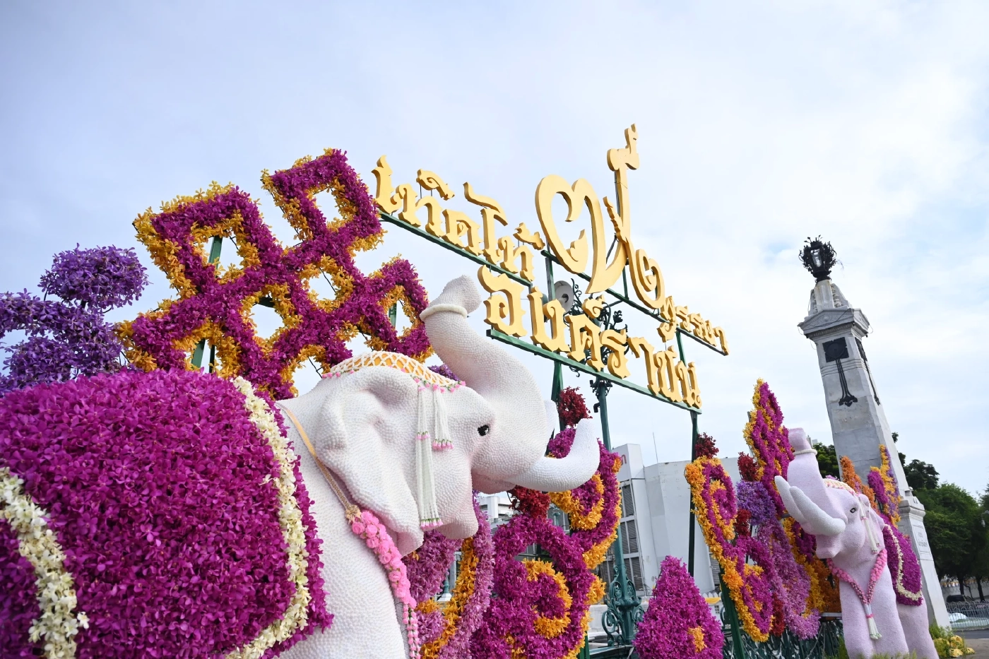 รมต.สำนักนายกฯ ปลื้ม นทท.จีนชื่นชมความสวยงามถนนราชดำเนินห้วงพระราชพิธีฯ