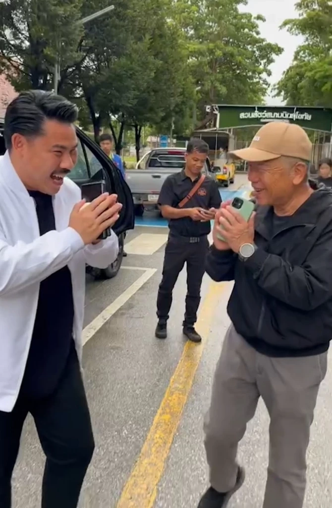 "กัน จอมพลัง" เปิดเรื่องสุดประทับใจบนเครื่องบิน เปิดตัว "ป๋าคนดี" ตัวจริง (มีคลิป)