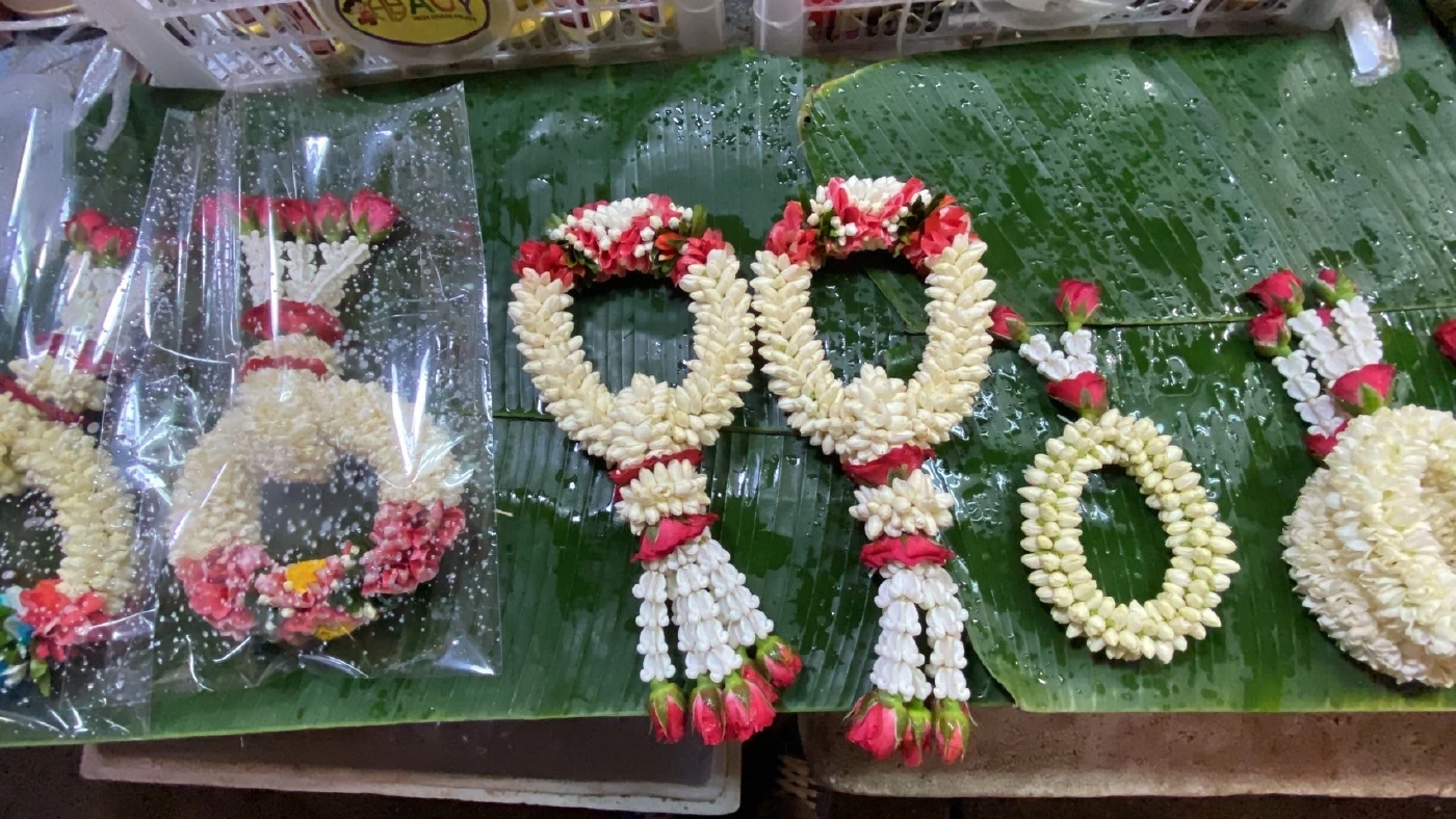 ดอกมะลิวันแม่ราคาพุ่ง ที่โคราช กก. ละ 2,600 แม่ค้าต้องใช้ดอกพุดร้อยมาลัยแทน