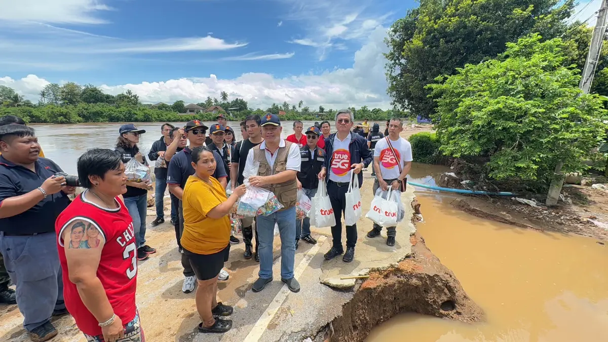 ทรู คอร์ปอเรชั่น ร่วมคาราวาน กสทช. ลงพื้นที่ จว. สุโขทัย ช่วยผู้ประสบอุทกภัย พร้อมตรวจสอบคุณภาพระบบสัญญาณให้มั่นใจใช้งานต่อเนื่อง