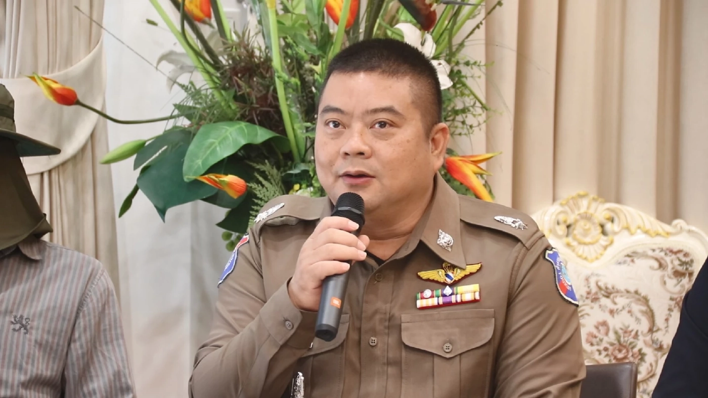 เจอข้อหาอ่วม หนุ่มโชว์ถ่ายหนักกลางทะเลเกาะล้าน