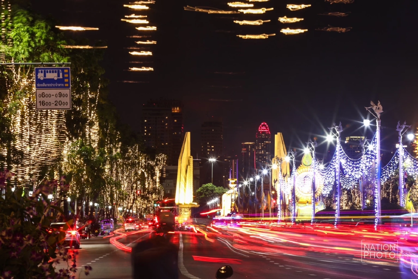 ประดับไฟ เฉลิมพระเกียรติ "พระบรมราชชนนีพันปีหลวง" ตลอดแนวถนนราชดำเนิน