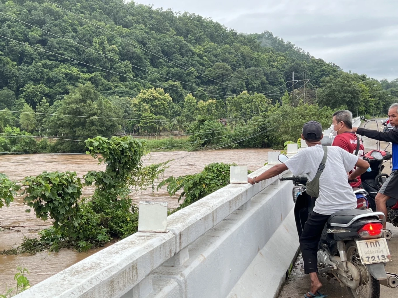 ขุนยวมอ่วม แม่ฮ่องสอน น้ำป่าทะลัก สังเวย 1 ศพ น้ำป่าซัดร่างจมหายเสียชีวิต
