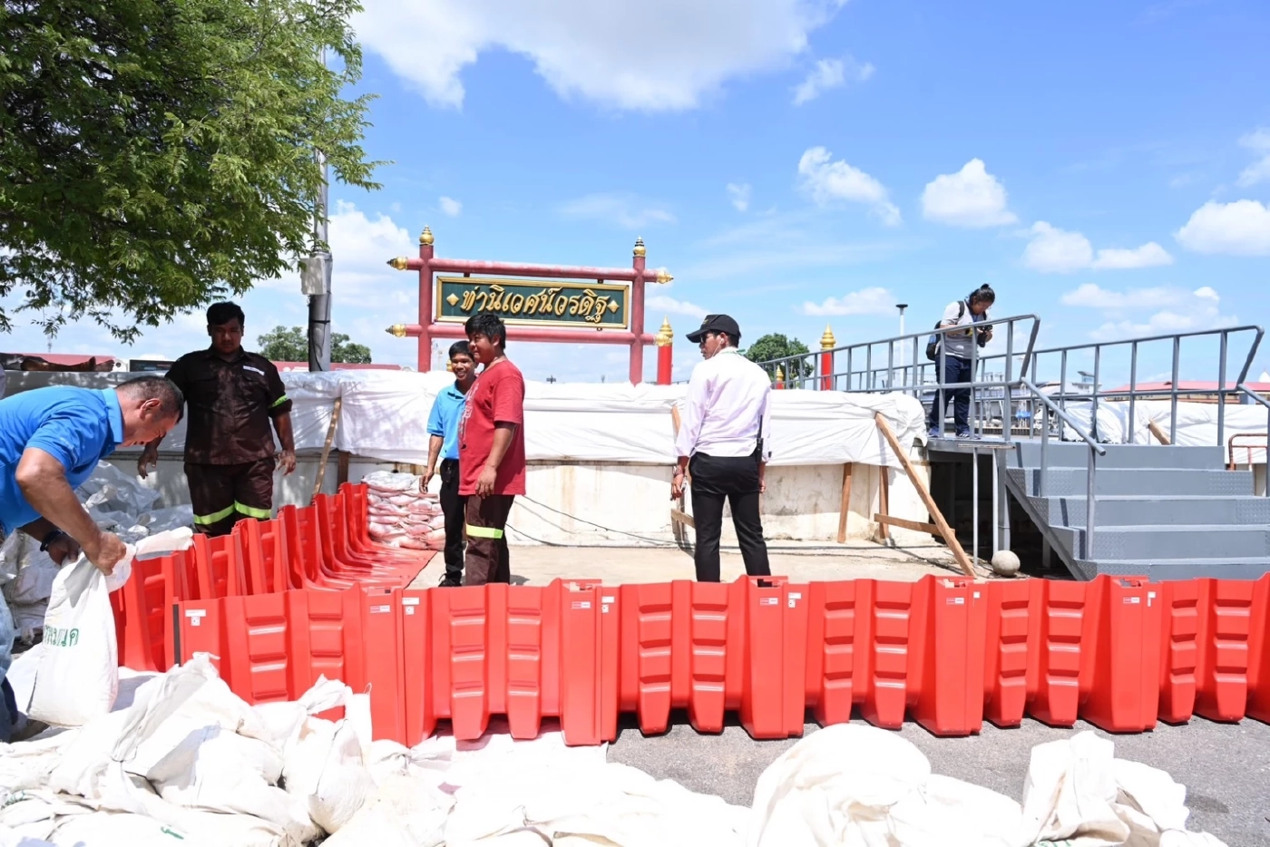 ทดลองใช้กำแพงกั้นน้ำสำเร็จรูป นวัตกรรมป้องกันน้ำท่วมกรุงเทพฯ