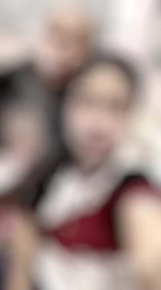 อีกแล้ว! แม่วัยใสอุ้มทารกดูดพอตโชว์โซเชียล มีลูกเพื่อนวัย 2 ขวบ ร่วมดูดด้วย