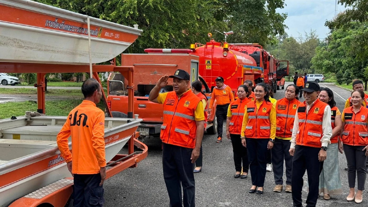ปภ.ขอนแก่น-โคราช ส่ง จนท.และรถ ช่วย "แพร่-น่าน" หลังน้ำท่วมหนัก (มีคลิป)