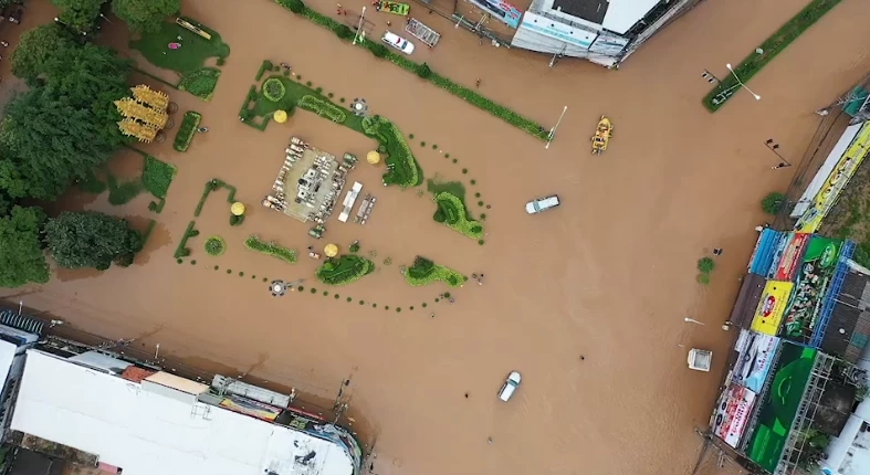 "เชียงรายวิกฤต" น้ำท่วมวันที่ 2 เร่งอพยพประชาชนอลม่าน 10 ชุมชนจมบาดาล