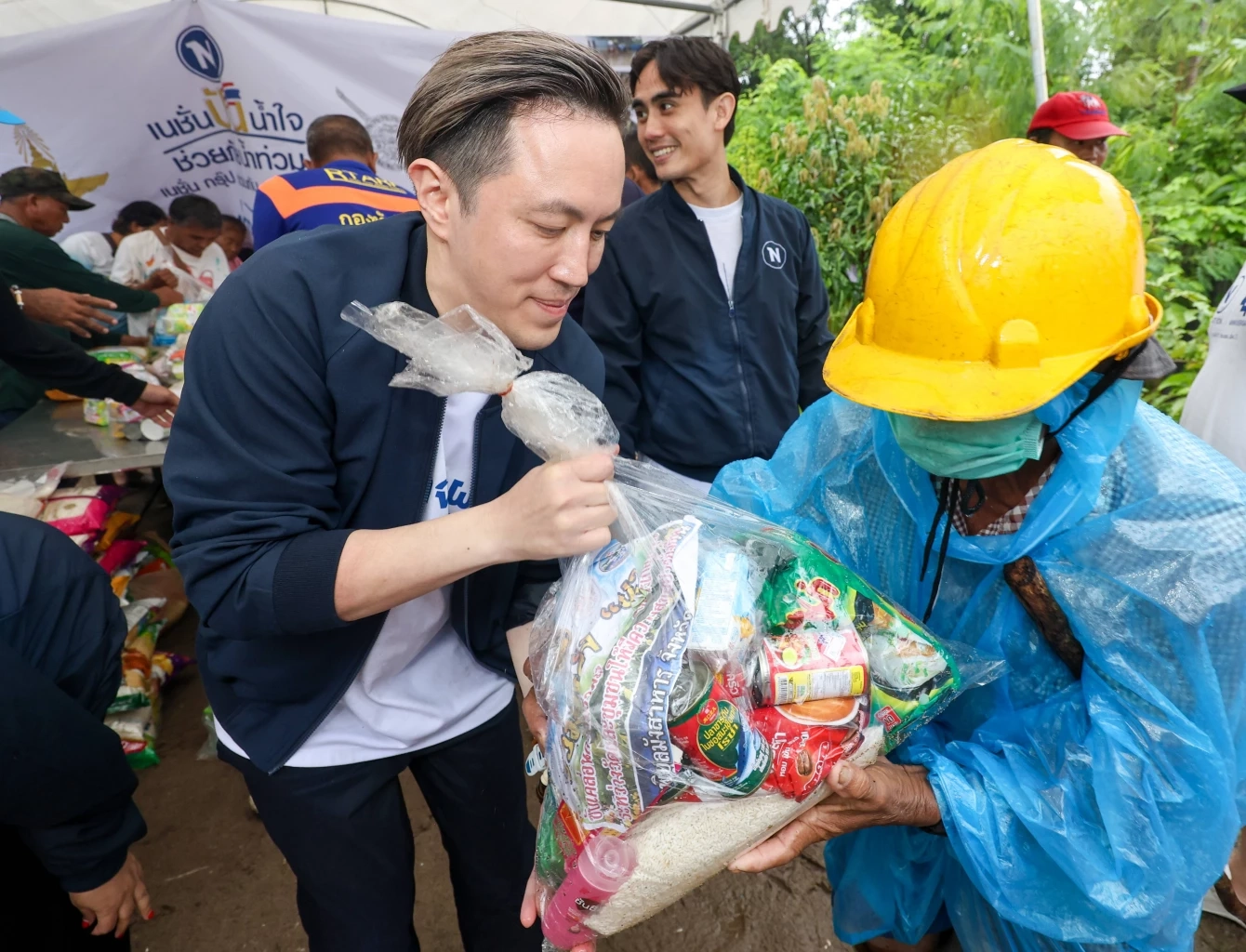 "เนชั่นปันน้ำใจ" มอบถุงยังชีพ ช่วยภัยน้ำท่วม จ.หนองคาย