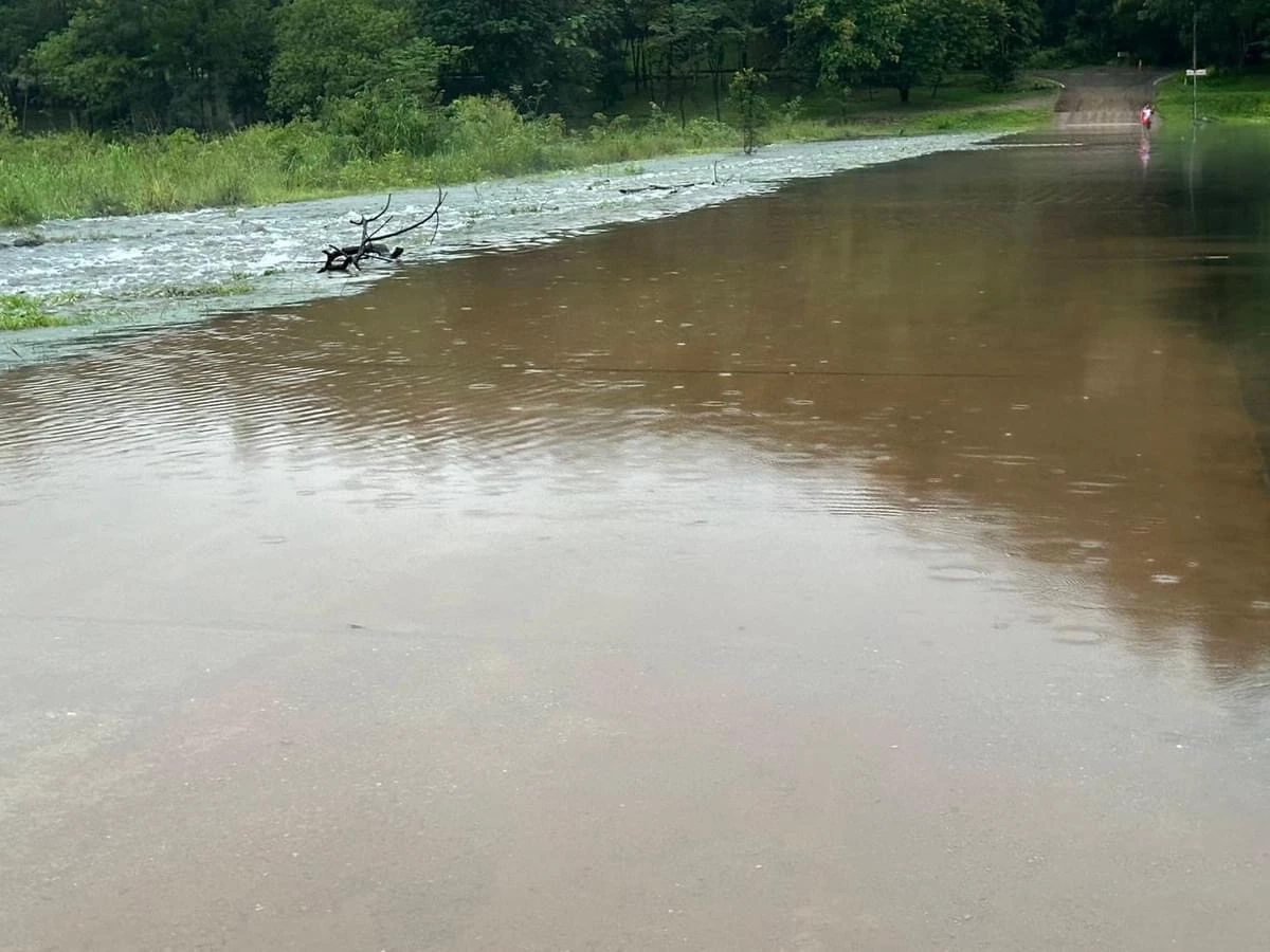 "น้ำท่วมรางรถไฟ" สายเหนือหยุดเดินรถแค่ "สถานีลำปาง"