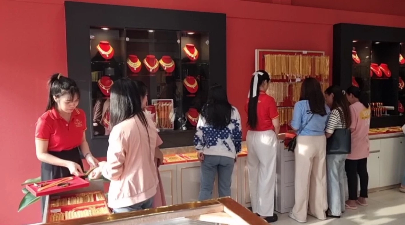 ยอดขายปัง! "ร้านทองปลอม" เผยเคล็บลับ "จริงใจลูกค้า ปลอมก็บอกว่าปลอม"