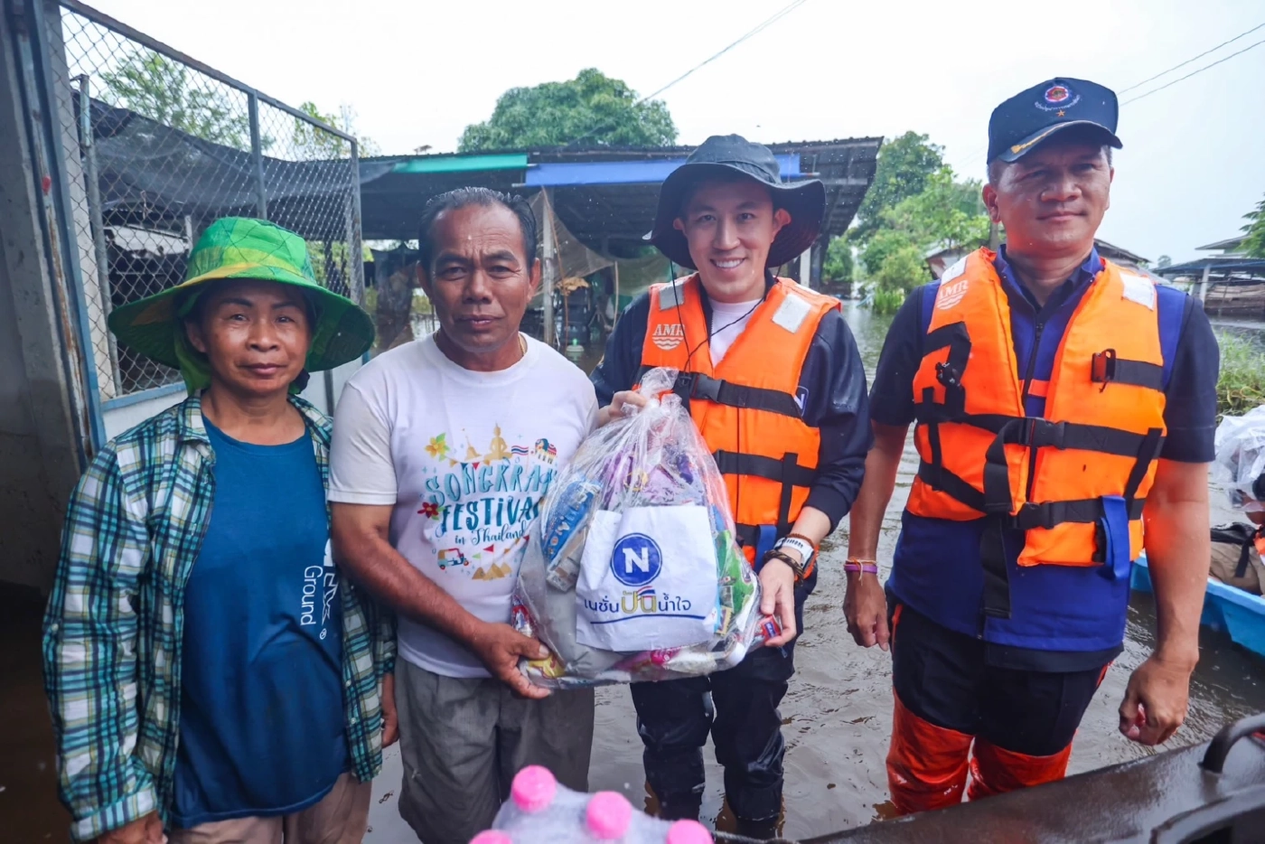 "เนชั่นปันน้ำใจ" มอบถุงยังชีพ ช่วยภัยน้ำท่วม จ.หนองคาย