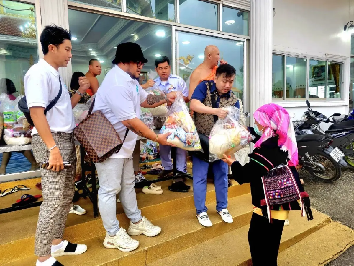 “สามารถ”นำทัพคนรุ่นใหม่ พปชร.มอบถุงยังชีพช่วยชาวเชียงราย