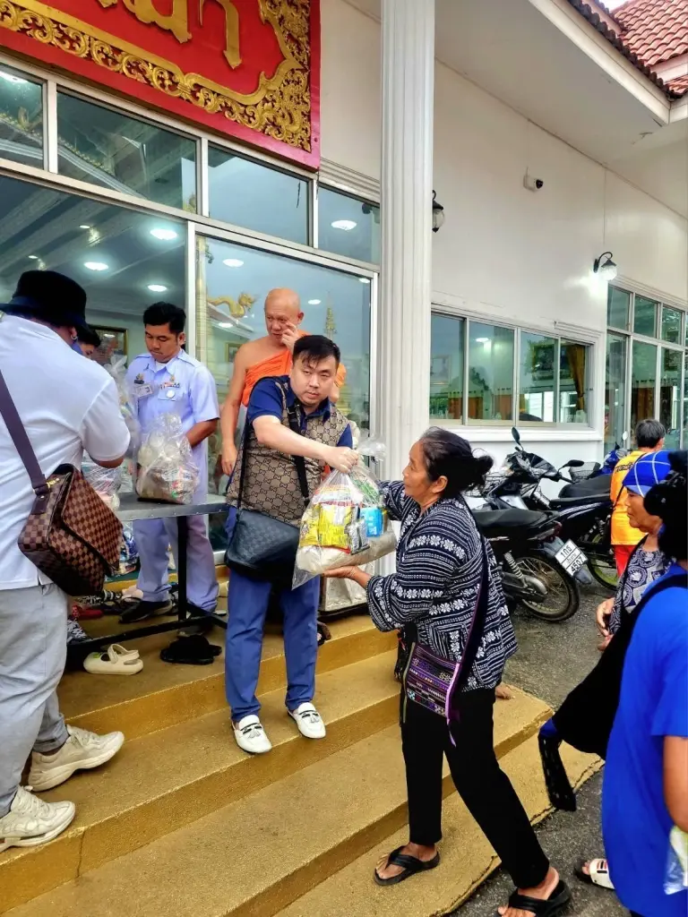 “สามารถ”นำทัพคนรุ่นใหม่ พปชร.มอบถุงยังชีพช่วยชาวเชียงราย