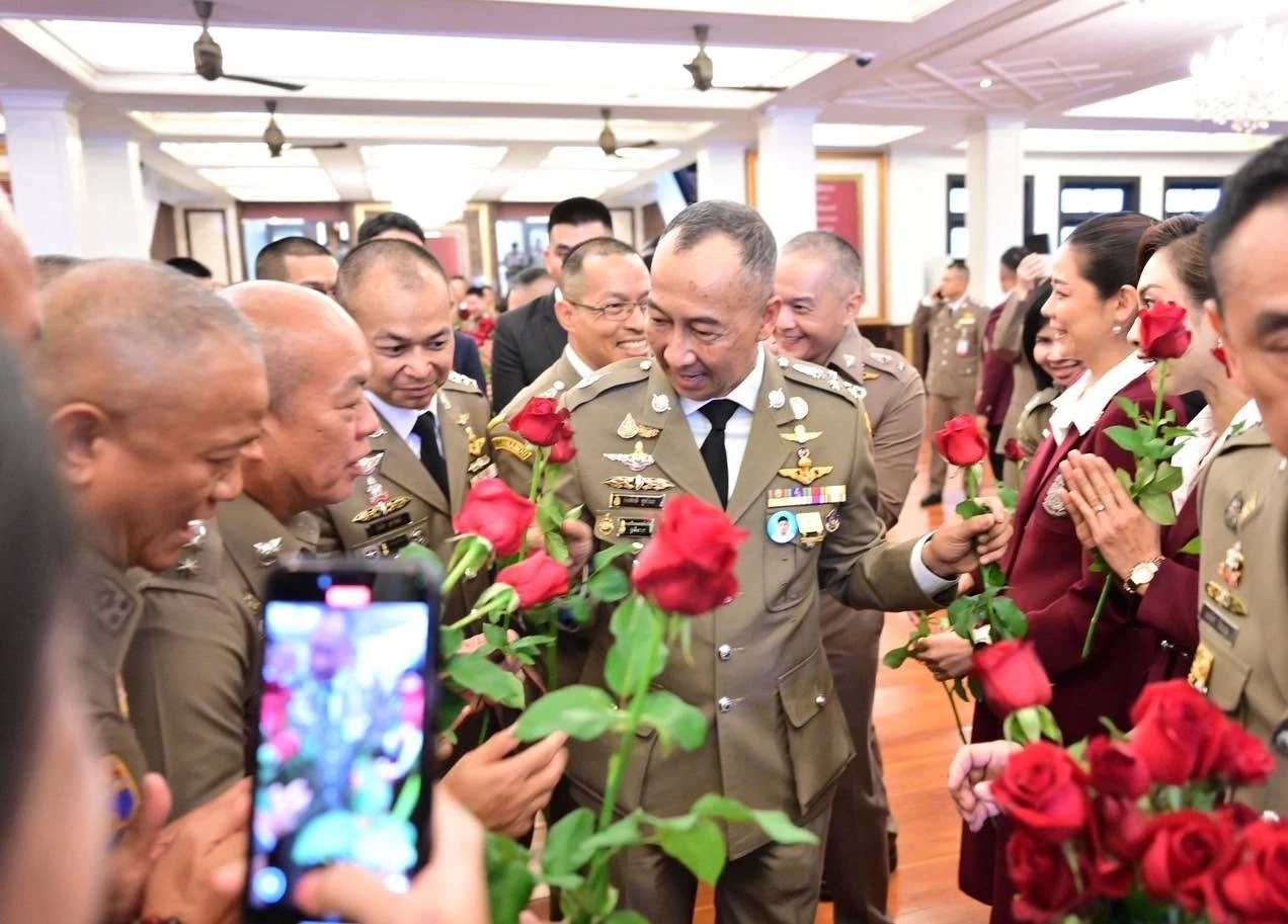 “บิ๊กต่อ“ เผยหลังเกษียณขอพักผ่อน ส่งไม้ต่อบิ๊กต่าย ขอตำรวจตั้งใจทำงาน