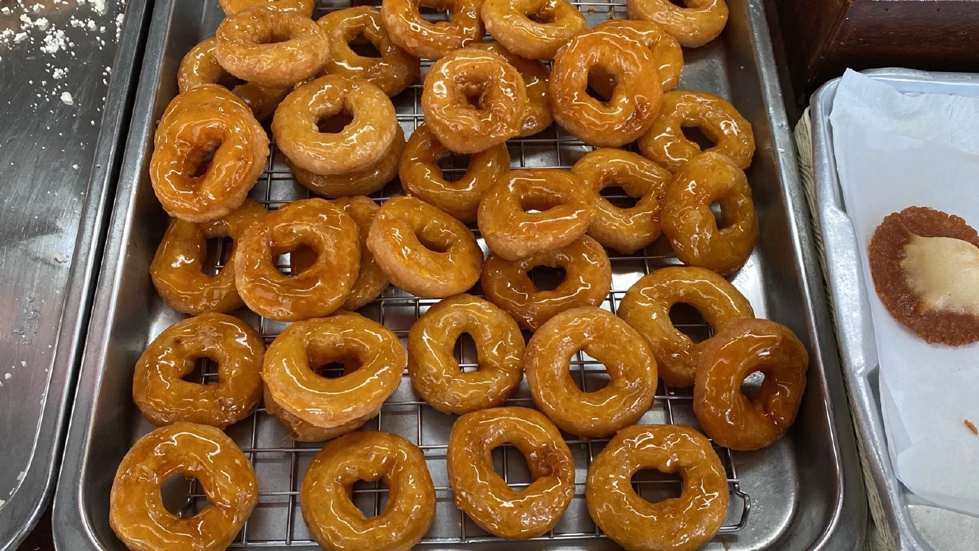 "ขนมวง" ขนมโบราณหากินยาก "รสชาติที่หายไป" ปี 2567 ของเชียงใหม่