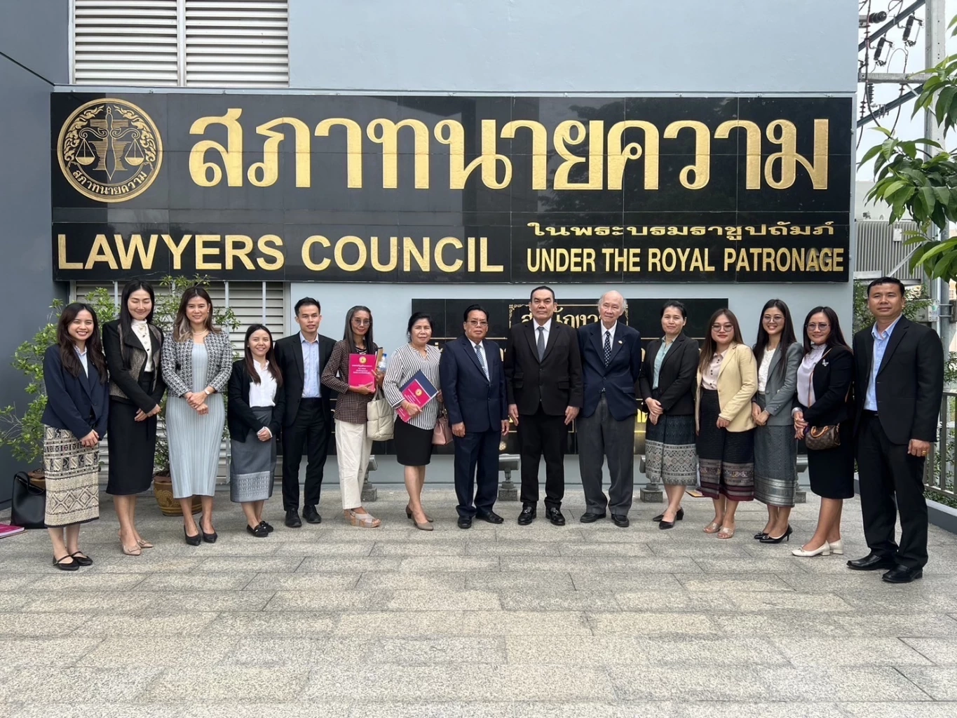 นายกสภาทนายความหารือ ปธ.สภาทนายความลาวช่วยเหลือ ปชช.สองประเทศด้านกฎหมาย