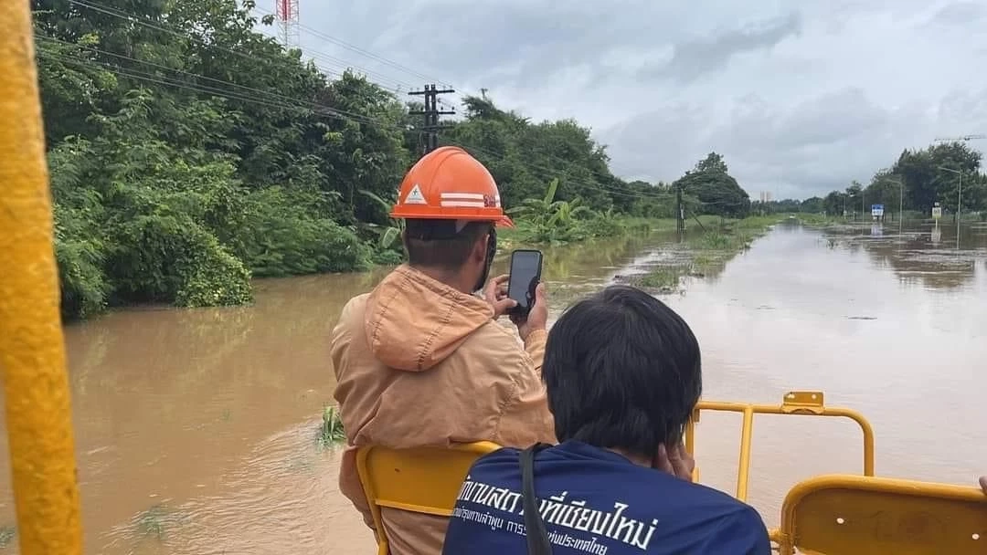 "น้ำท่วมรางรถไฟ" สายเหนือหยุดเดินรถแค่ "สถานีลำปาง"