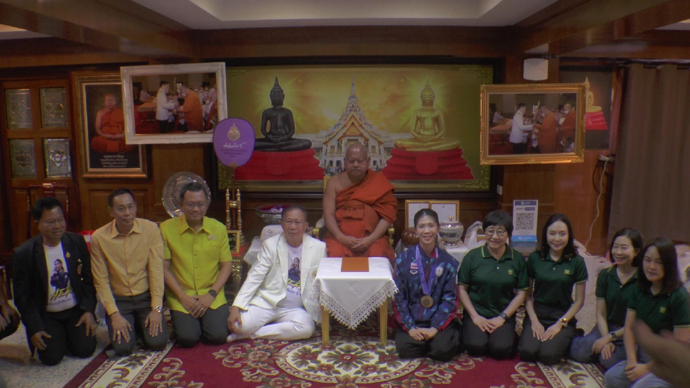 "เทนนิส" ถวายไข่ต้ม 1 แสนฟอง แก้บนหลวงพ่อโสธร