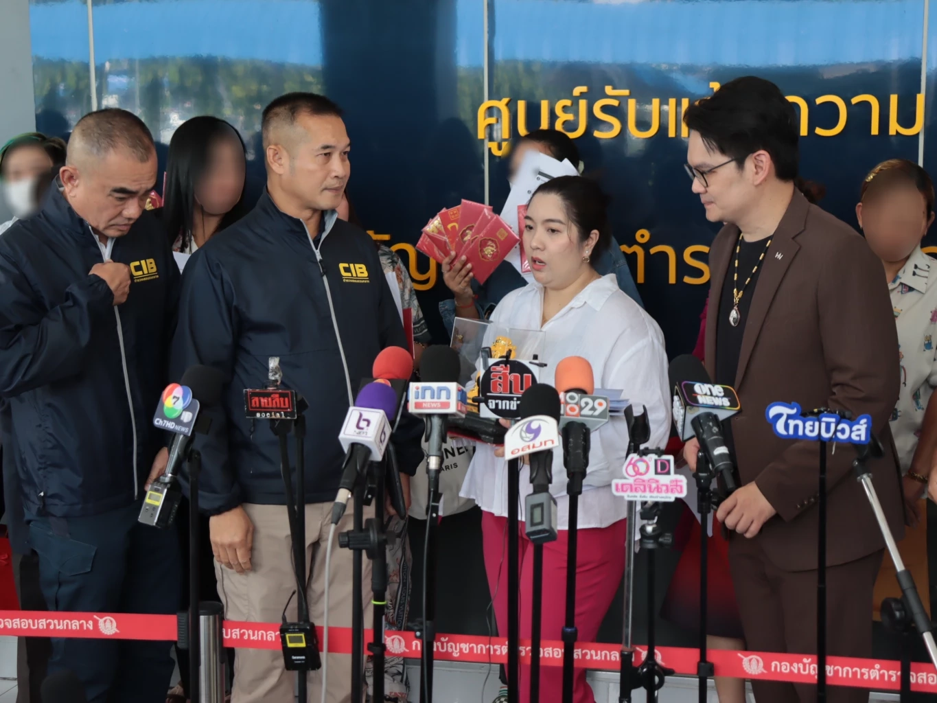 ผู้เสียหาย แห่แจ้งความ "แม่ตั๊ก-ป๋าเบียร์" เจ้าของห้างทอง ฉ้อโกงประชาชน