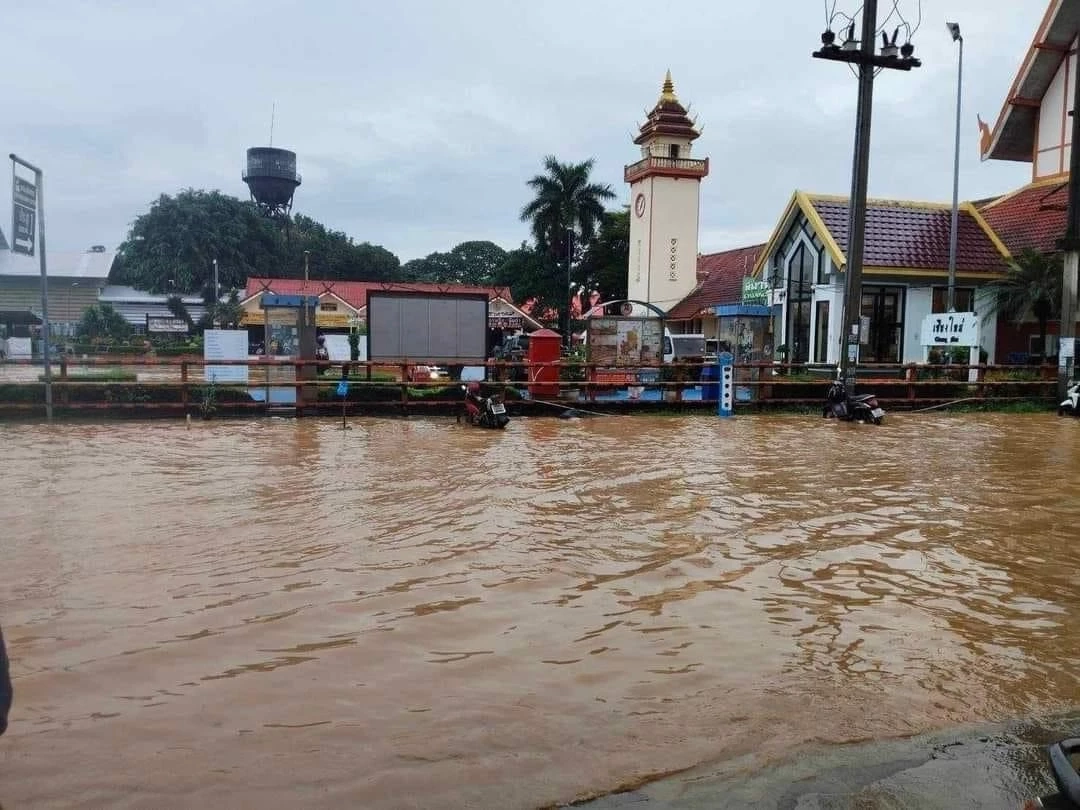 "น้ำท่วมรางรถไฟ" สายเหนือหยุดเดินรถแค่ "สถานีลำปาง"