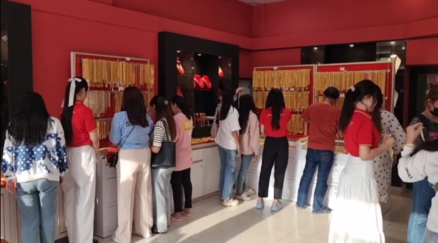 ยอดขายปัง! "ร้านทองปลอม" เผยเคล็บลับ "จริงใจลูกค้า ปลอมก็บอกว่าปลอม"