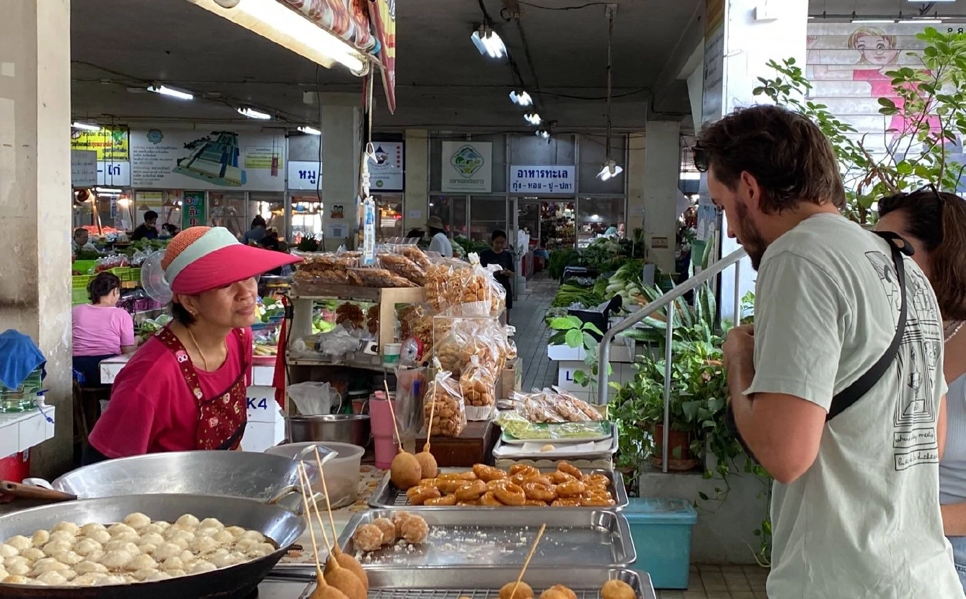 "ขนมวง" ขนมโบราณหากินยาก "รสชาติที่หายไป" ปี 2567 ของเชียงใหม่