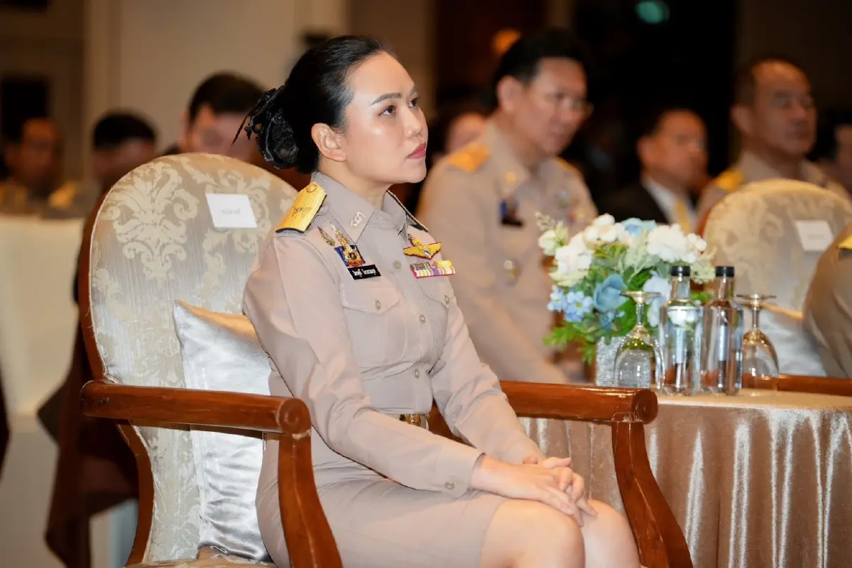 น.ส.ไตรศุลี ไตรสรณกุล โฆษกกระทรวงมหาดไทย 