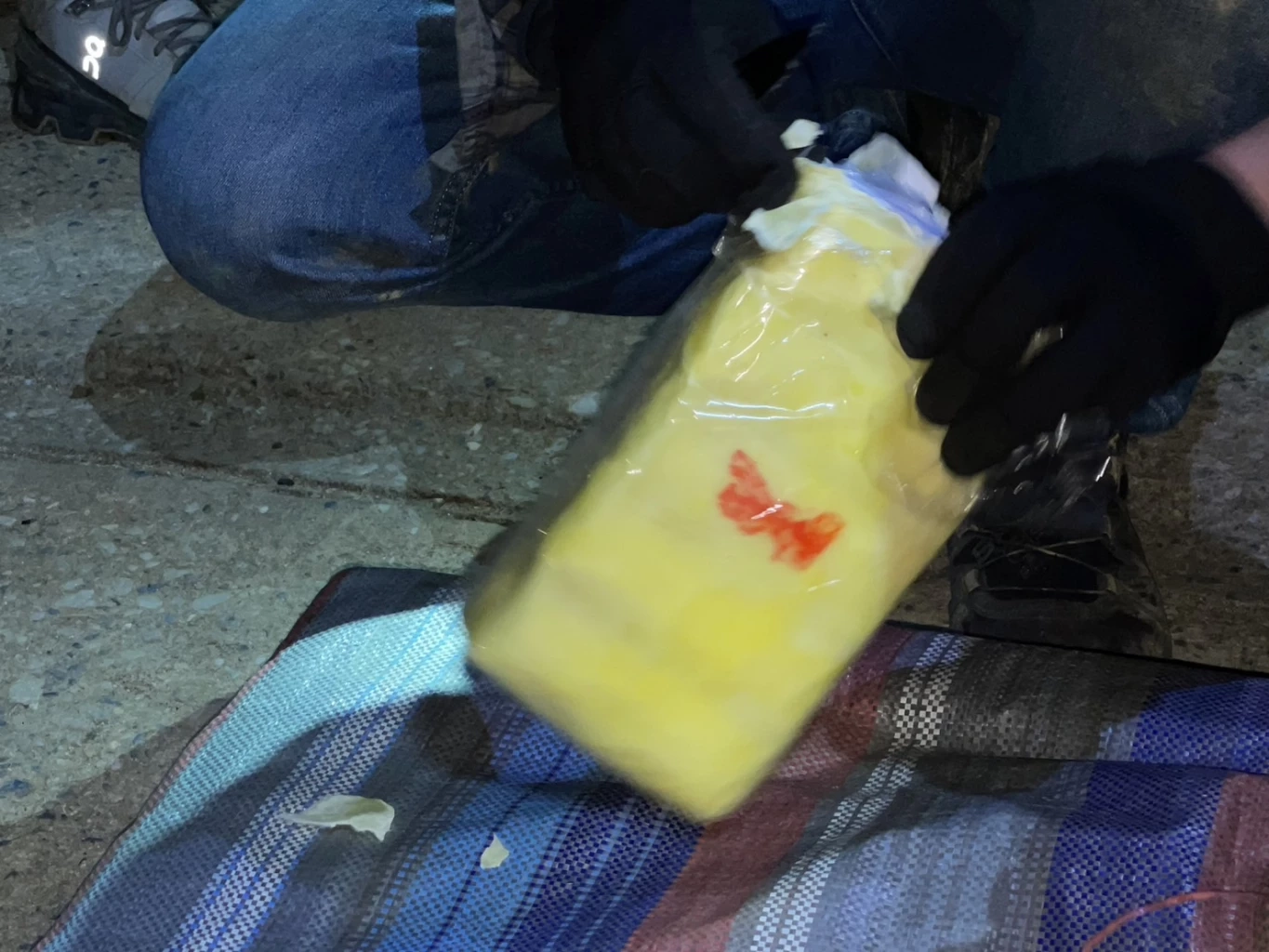 ยึดยาบ้าโลโก้ "ลิเวอร์พูล" 2.1 ล.เม็ด ของกลางคนร้ายยิง ตชด.327 เจ็บขณะจับกุม