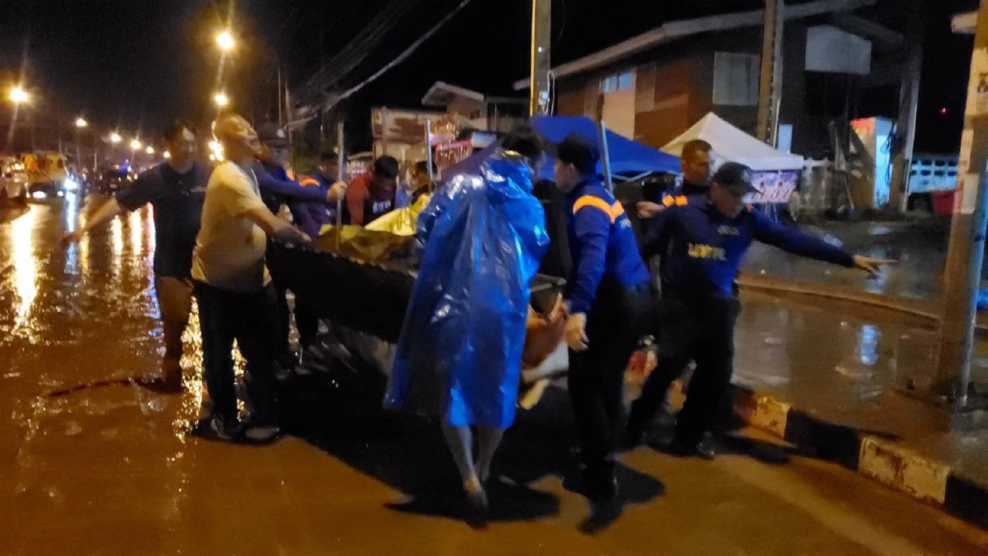 ส่ง “กำลังพล-ยุทธปกรณ์” เร่งช่วยเหลือชาวอุทัยธานี โดนน้ำท่วมฉับพลัน