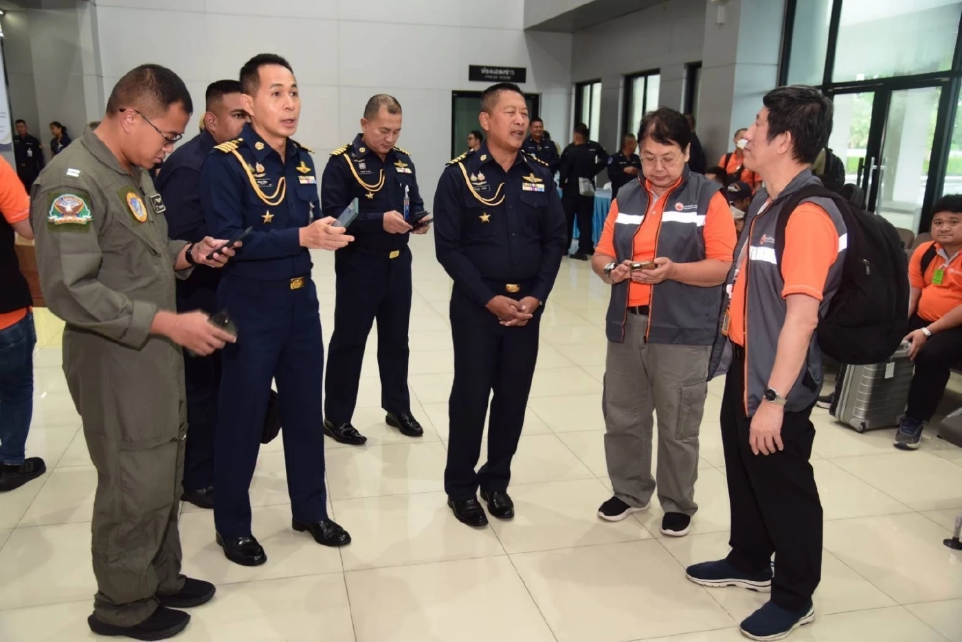 ทอ. สนับสนุนเครื่องบินลำเลียง นำพนักงานอาสา MEA ลงพื้นที่ฟื้นฟูผู้ประสบอุทกภัย จ.เชียงราย