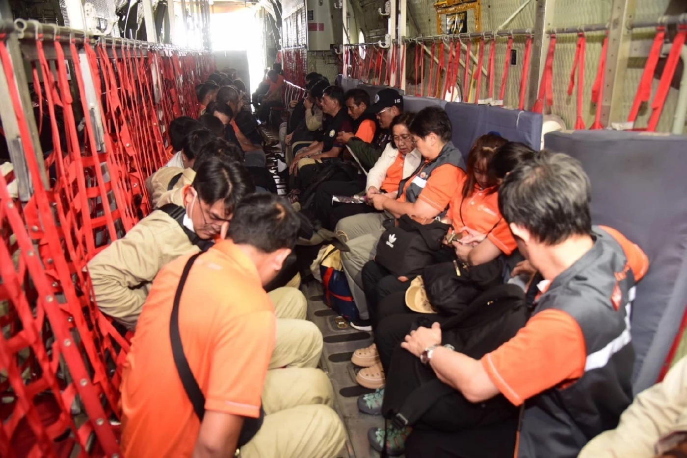 ทอ. สนับสนุนเครื่องบินลำเลียง นำพนักงานอาสา MEA ลงพื้นที่ฟื้นฟูผู้ประสบอุทกภัย จ.เชียงราย