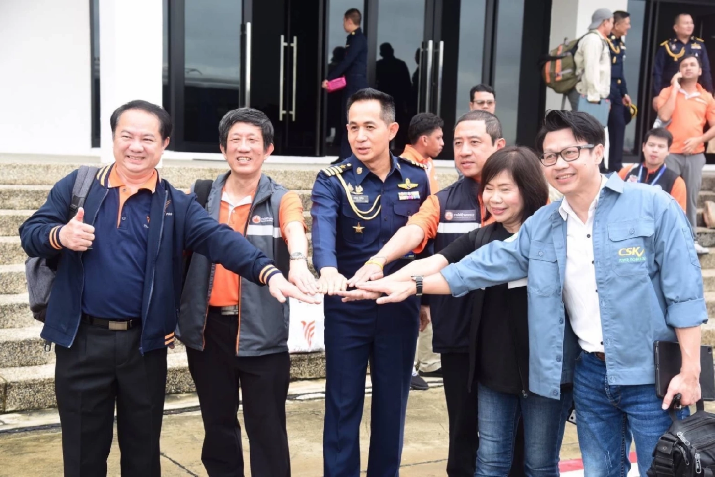 ทอ. สนับสนุนเครื่องบินลำเลียง นำพนักงานอาสา MEA ลงพื้นที่ฟื้นฟูผู้ประสบอุทกภัย จ.เชียงราย