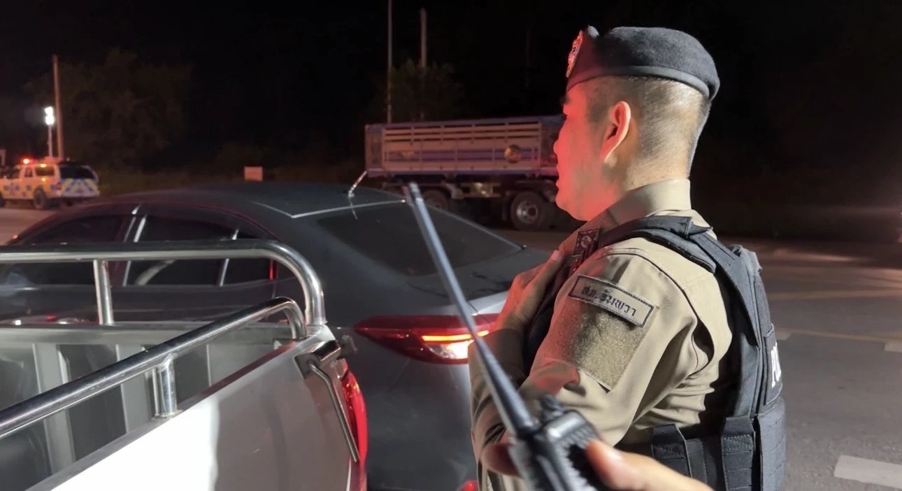 ไล่ระทึก โจรชิงรถปิกอัพ ขับข้ามจังหวัด อ้างป่วยวัณโรค อยากเข้าคุก