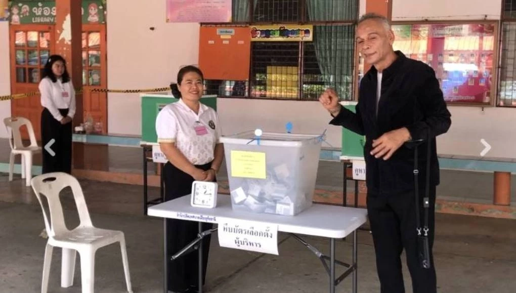 นายชาดา ไทยเศรษฐ์&quot; ส.ส.อุทัยธานี และ รองหัวหน้าพรรคภูมิใจไทย  ออกไปใช้สิทธิเลือกตั้ง 