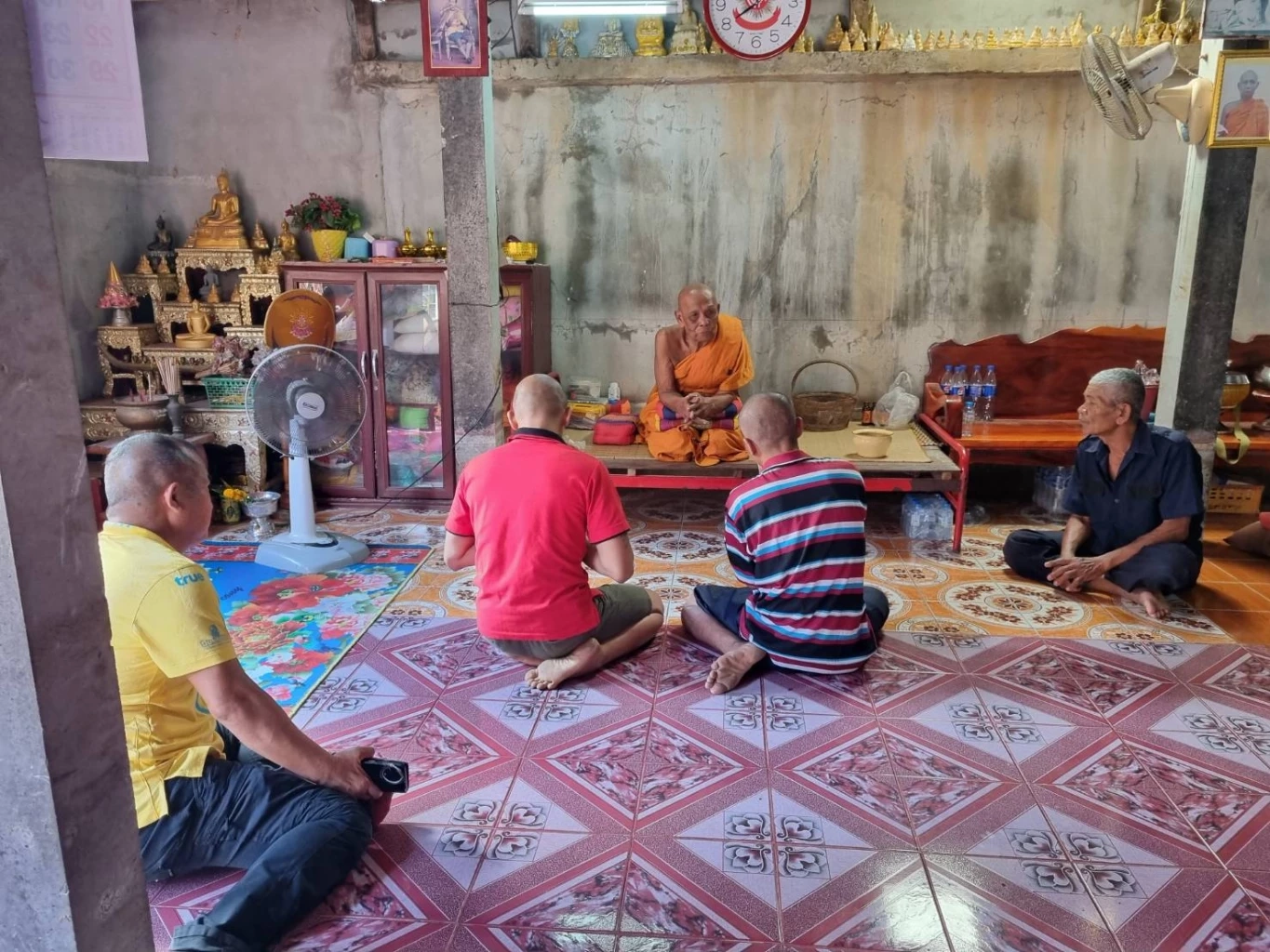 พระส่งคลิปเย้ยมีชู้เมียโยม ค้นกุฏิเจอ กกน.สาวซุกกองจีวร กินเหล้า-มั่วยา