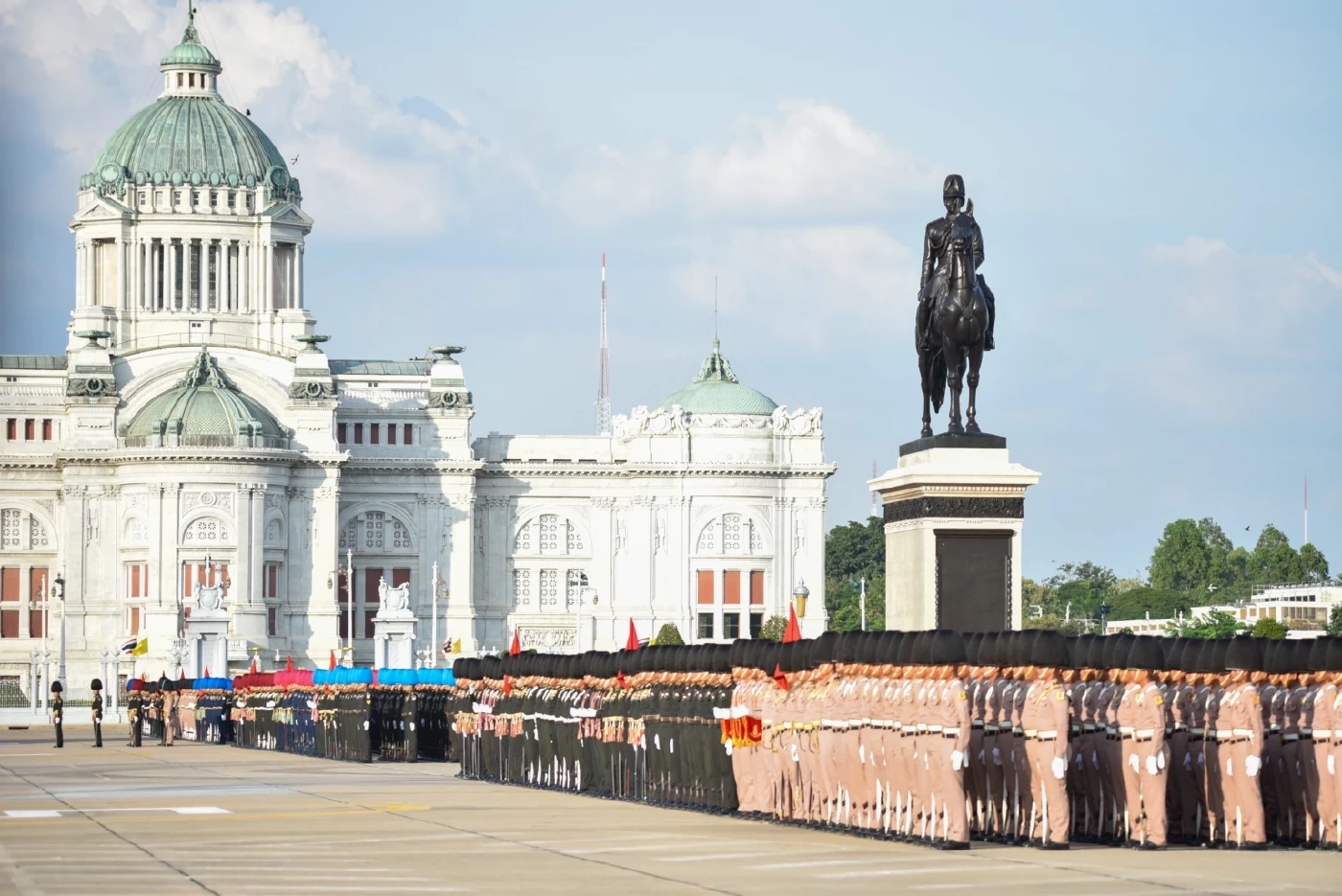"พลเอกหญิง สมเด็จพระเจ้าลูกเธอ เจ้าฟ้าสิริวัณณวรี" ทรงร่วมซักซ้อมสวนสนาม