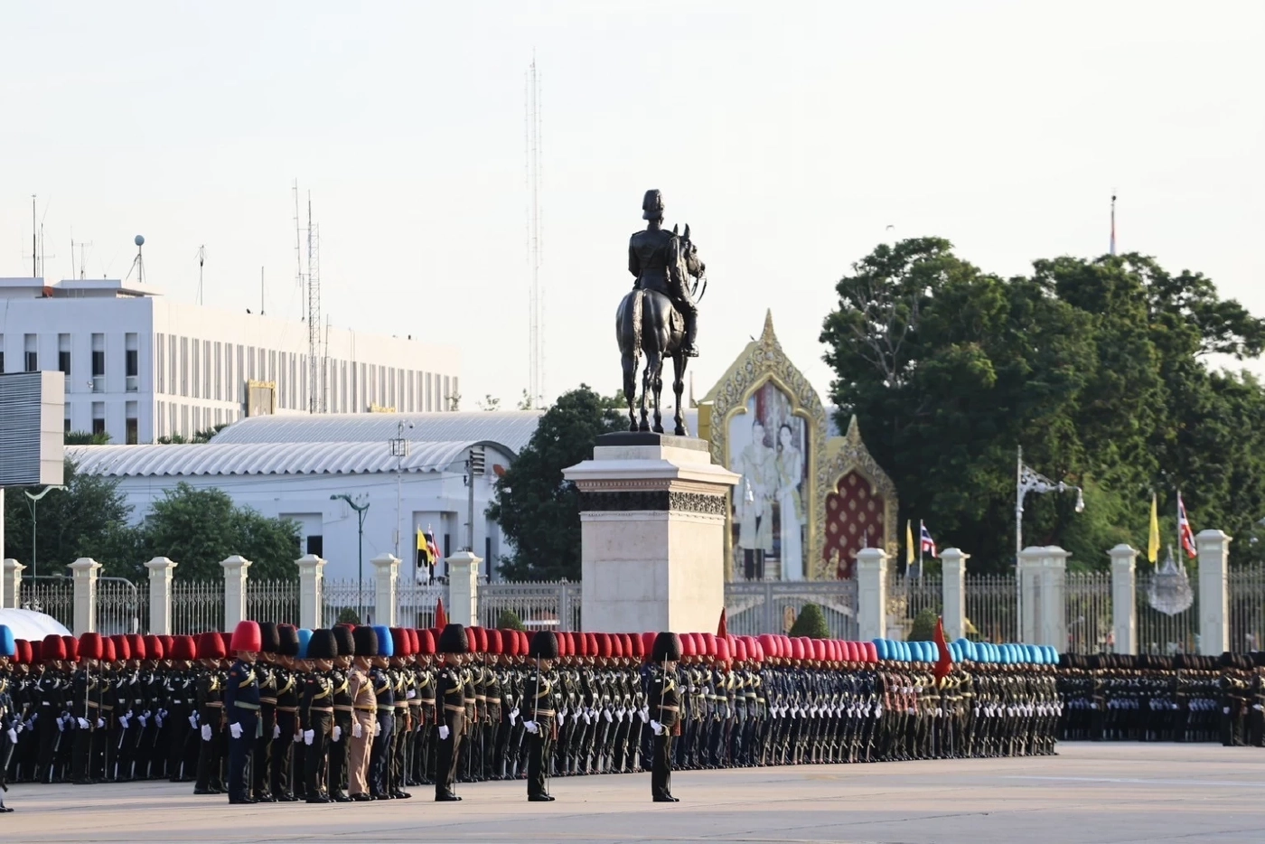 "พลเอกหญิง สมเด็จพระเจ้าลูกเธอ เจ้าฟ้าสิริวัณณวรี" ทรงร่วมซักซ้อมสวนสนาม
