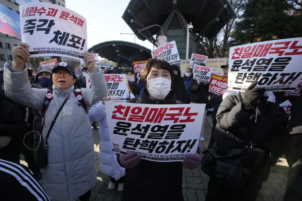 ประธานาธิบดีเกาหลีใต้เจอกดดันลาออก-ยื่นถอดถอน หลังประกาศกฎอัยการศึก