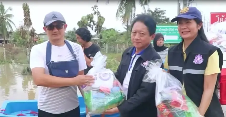 "เอกนัฏ" ห่วงใยผู้ประสบภัยน้ำท่วมใต้ พบชาวบ้านป่วย ต้องการยาจำนวนมาก