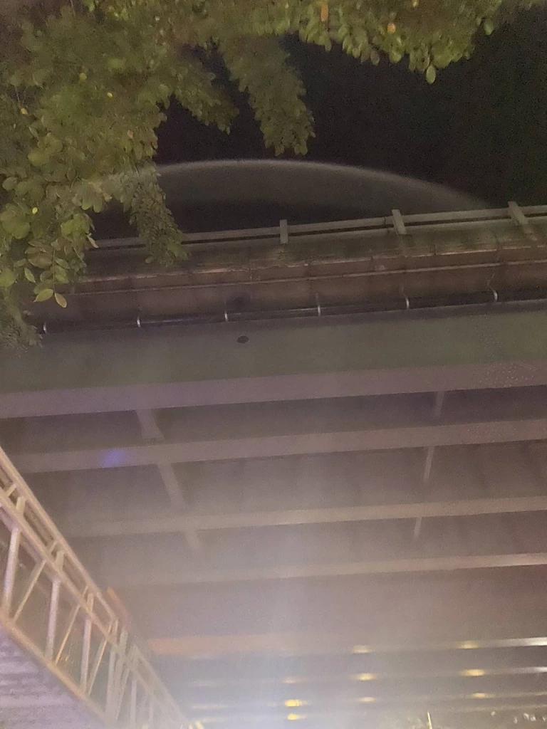 "ผู้บริหารคลินิกดัง" ซิ่งเบนซ์ชน "ไรเดอร์หญิง" ตกสะพานดับ