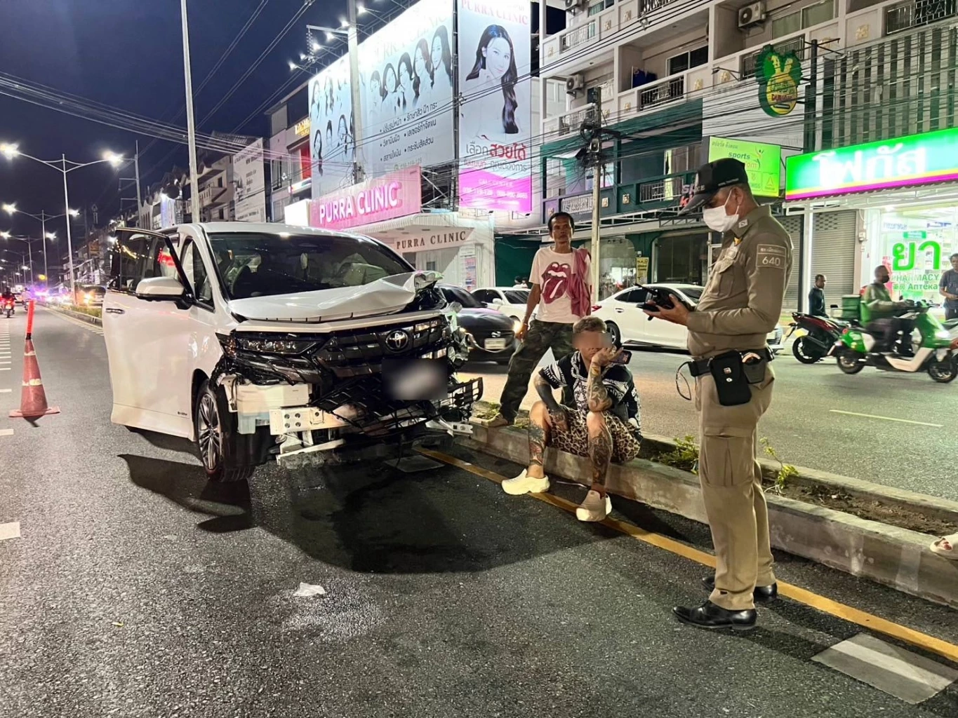 รวบ "หนุ่มจีนตีนผี" ซึ่งรถตู้หรู ชนยับ ดับหนึ่งราย (มีคลิป)