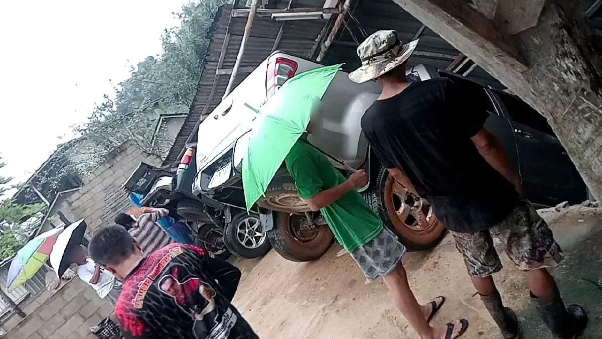 สุราษฎร์ธานี ฝนตกหนัก จนดินสไลด์พาโรงรถรถชาวบ้านพังยับ