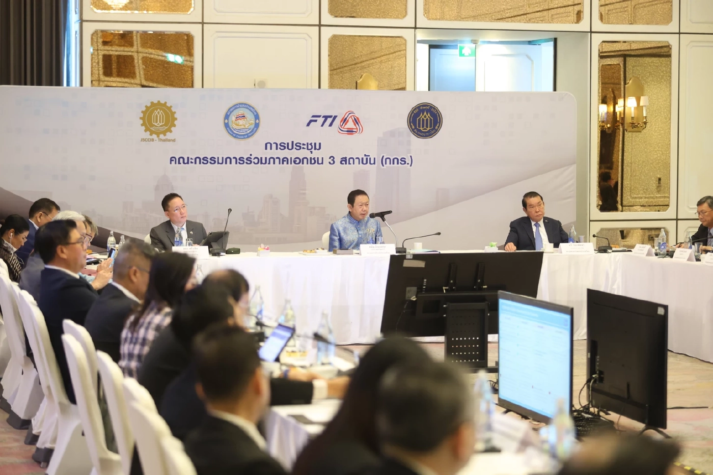 น้ำท่วม 'เหนือ-อีสาน-ใต้' ทุบเศรษฐกิจ 8.5 หมื่นล้าน ฉุดจีดีพี 0.6%