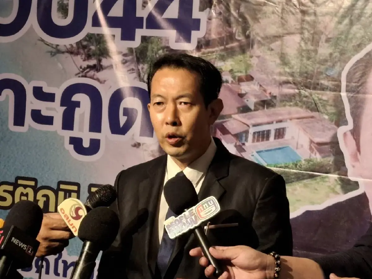 นายเกียรติภูมิ สิริพันธุ์ หัวหน้าพรรคไทยสมาร์ท 