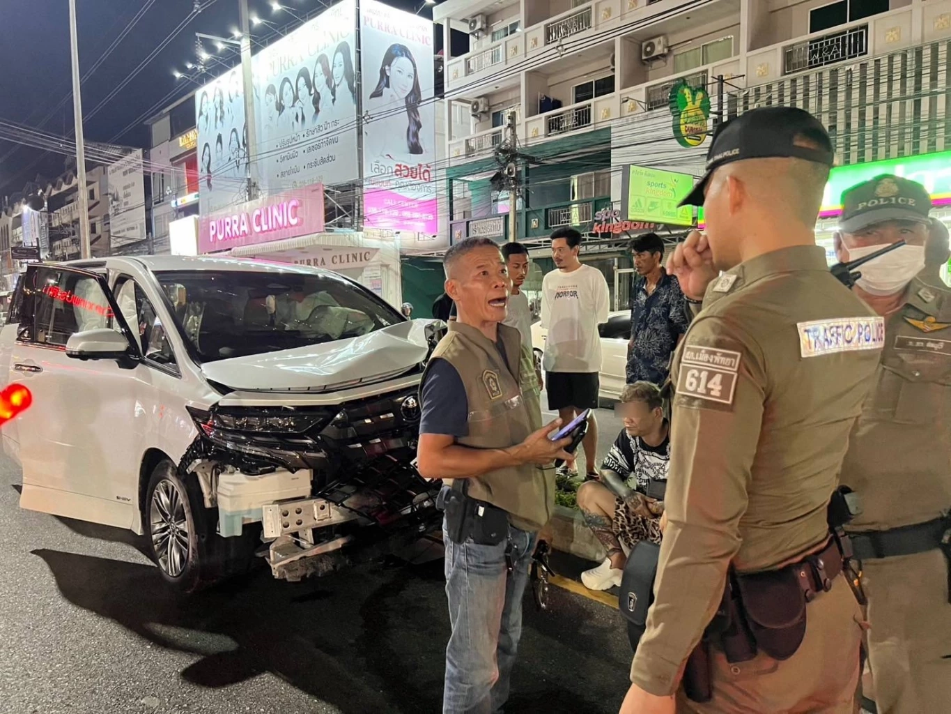 รวบ "หนุ่มจีนตีนผี" ซึ่งรถตู้หรู ชนยับ ดับหนึ่งราย (มีคลิป)