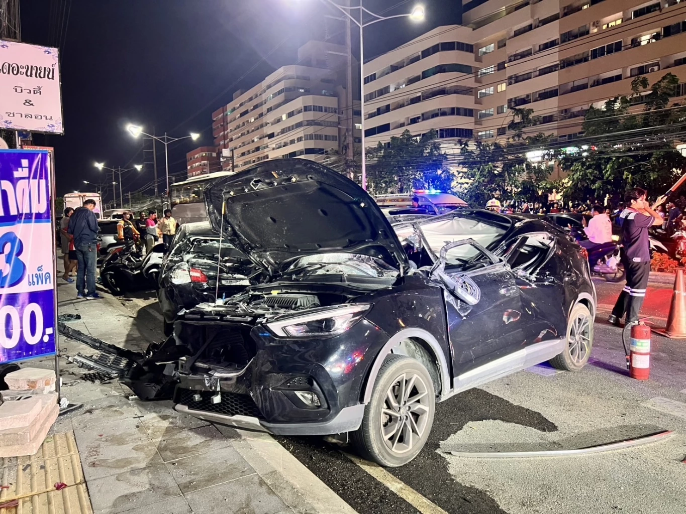 รวบ "หนุ่มจีนตีนผี" ซึ่งรถตู้หรู ชนยับ ดับหนึ่งราย (มีคลิป)