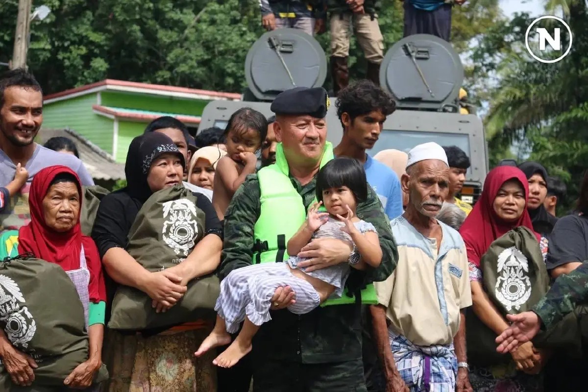 ลุยมอบถุงยังชีพให้กับผู้ประสบอุทกภัย จ.นครศรีธรรมราช