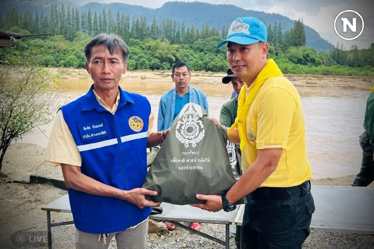 ลุยมอบถุงยังชีพให้กับผู้ประสบอุทกภัย จ.นครศรีธรรมราช